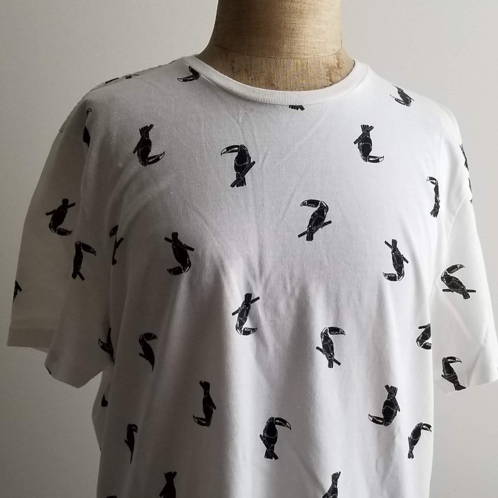 2/$15: Old Navy Parrot Print Tee